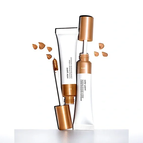 Glossier Solar Paint Luminous Bronzer Crème in Ray, 0.5 fl. Oz. / 13 mL. - Picture 15 of 16